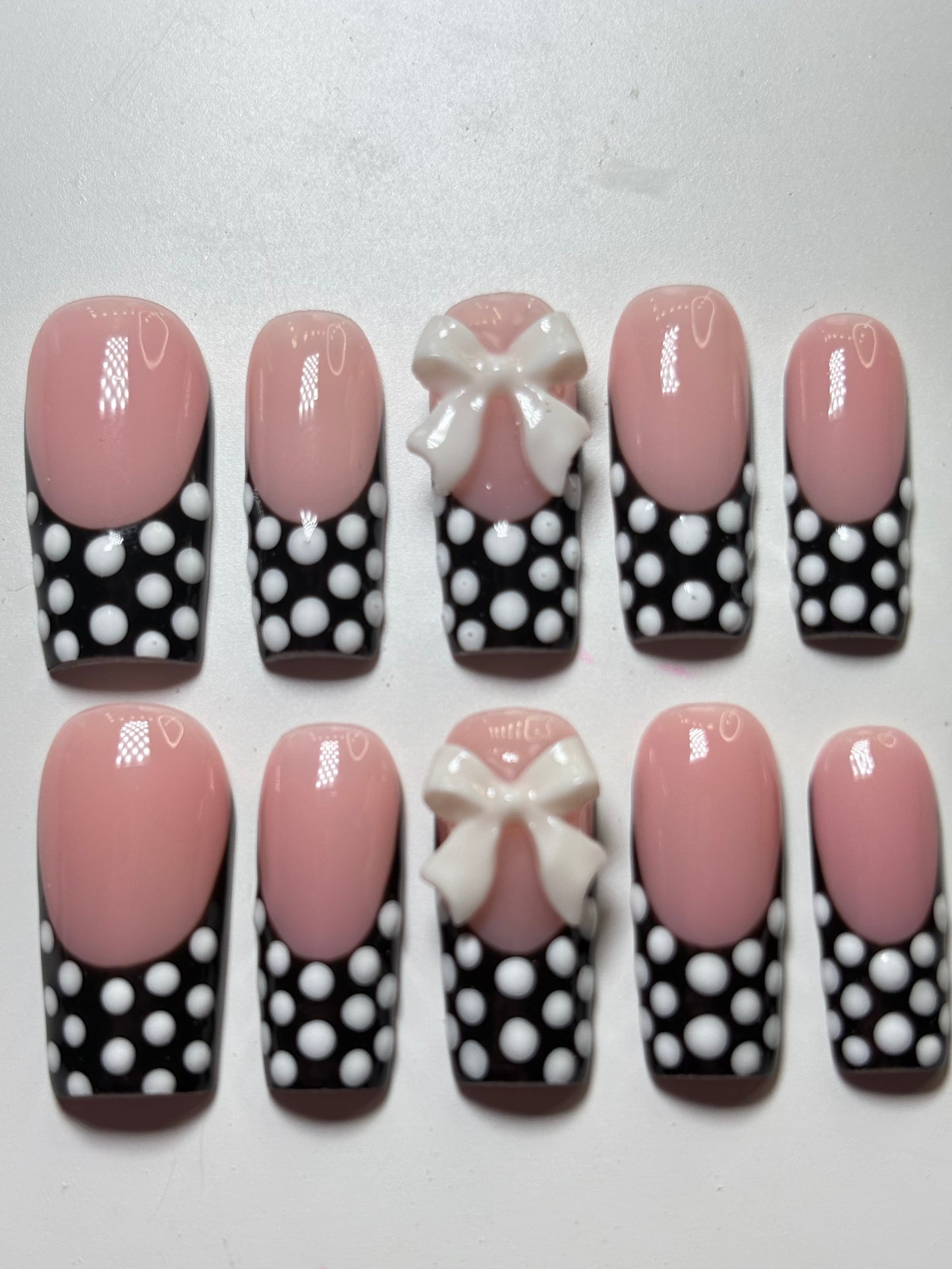 Black and White Dots